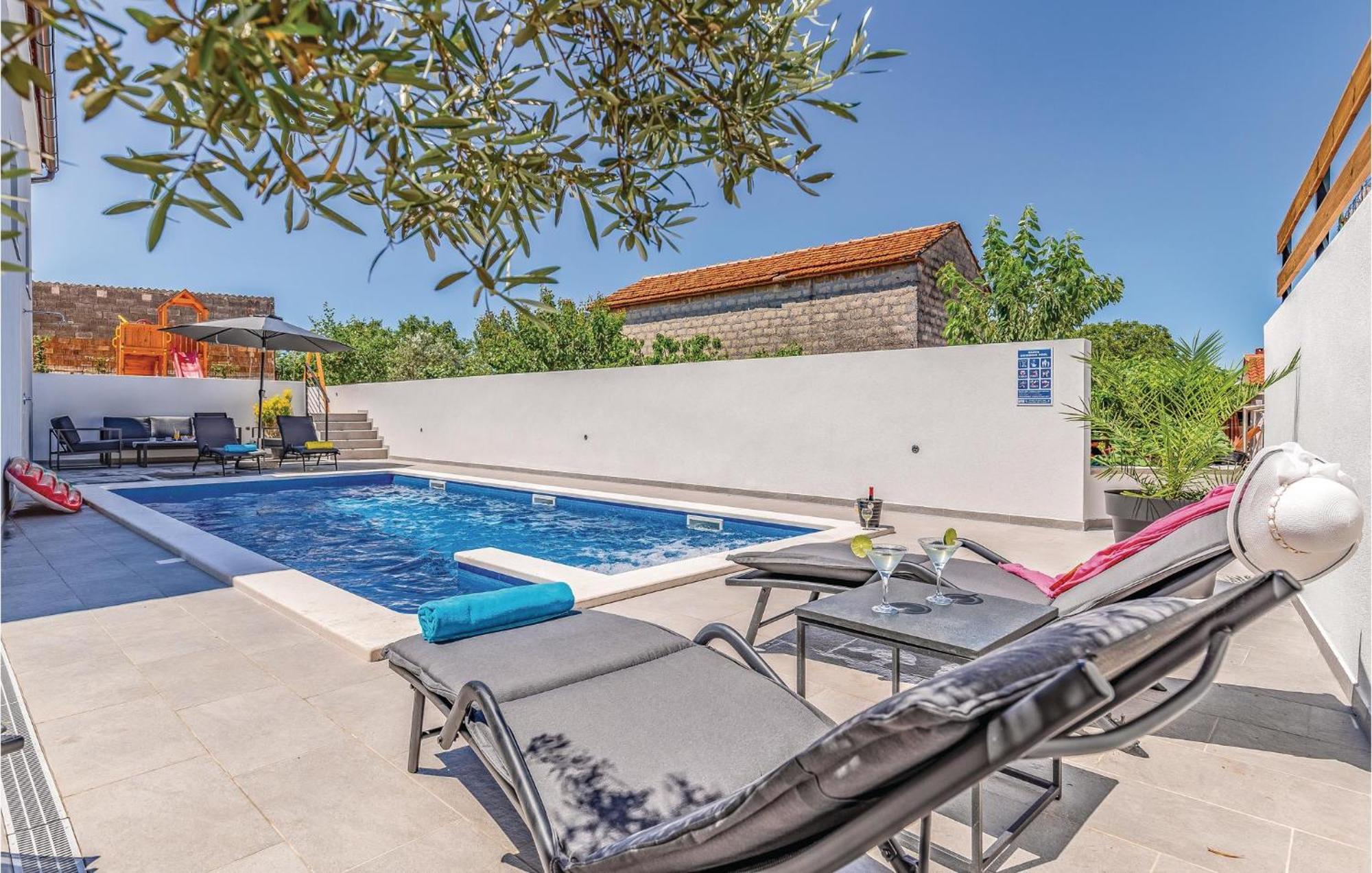 1 Bedroom Stunning Apartment In Pula Exterior foto